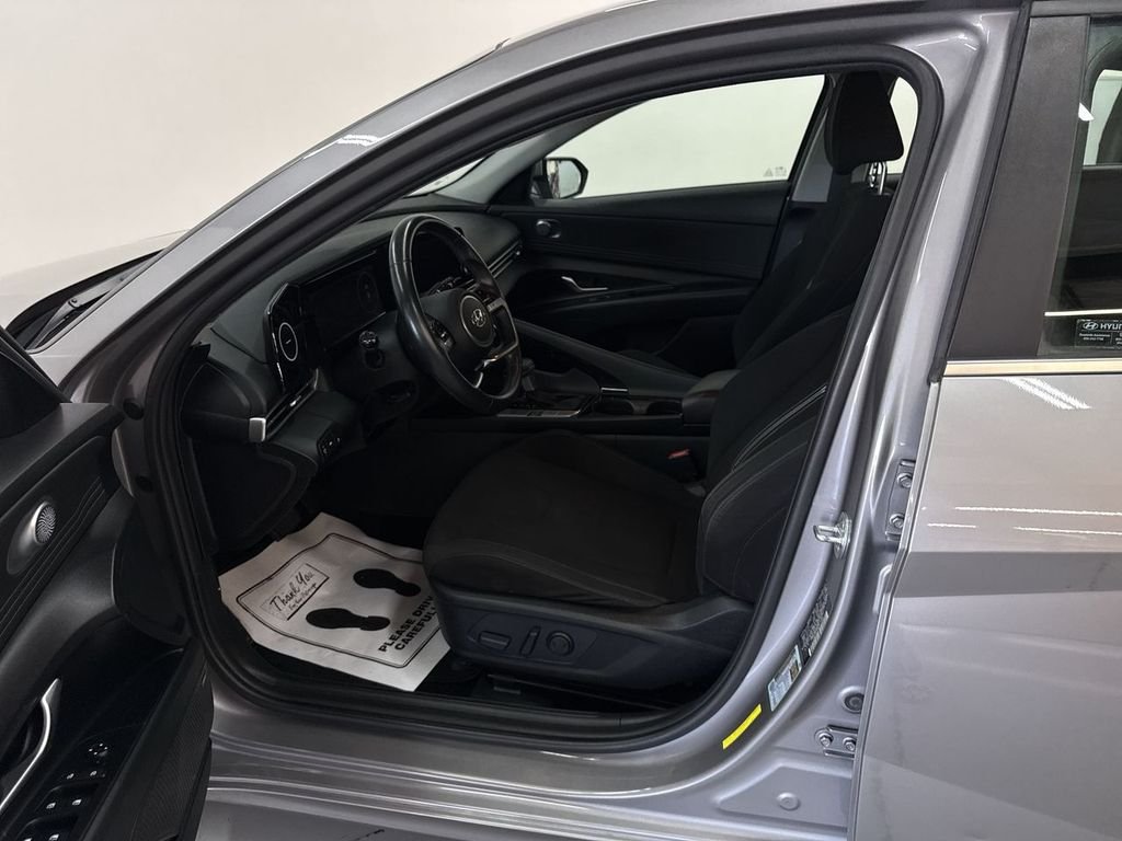 Used 2021 Fluid Metal Hyundai SEL image 12