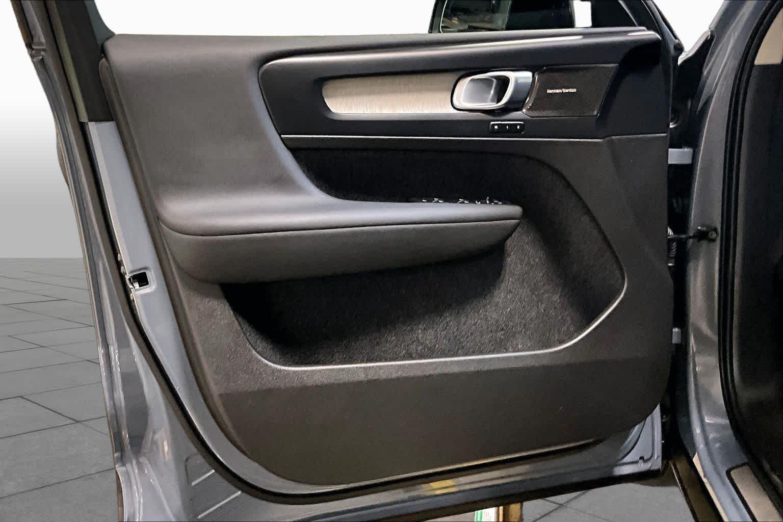 Used 2023 Thunder Grey Metallic Volvo Ultimate Dark Theme image 21