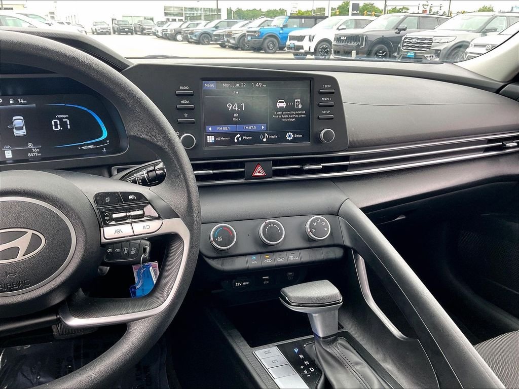 Used 2025 Abyss Black Hyundai SE image 17