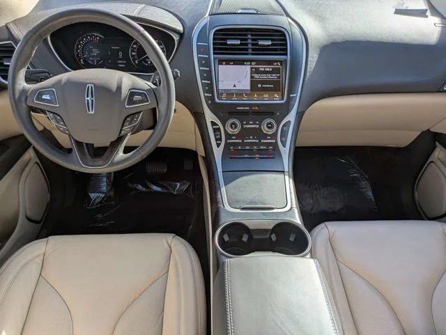 Certified Used 2017 White Gold Metallic Lincoln Select image 16