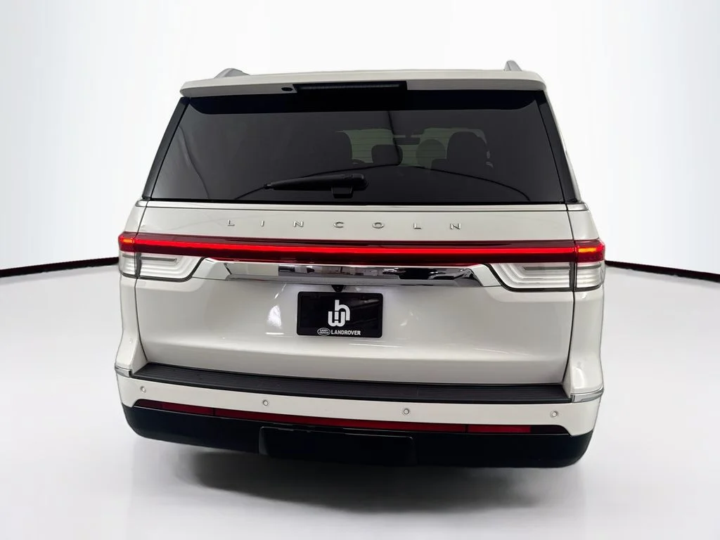 Used 2024 White Lincoln Reserve image 6