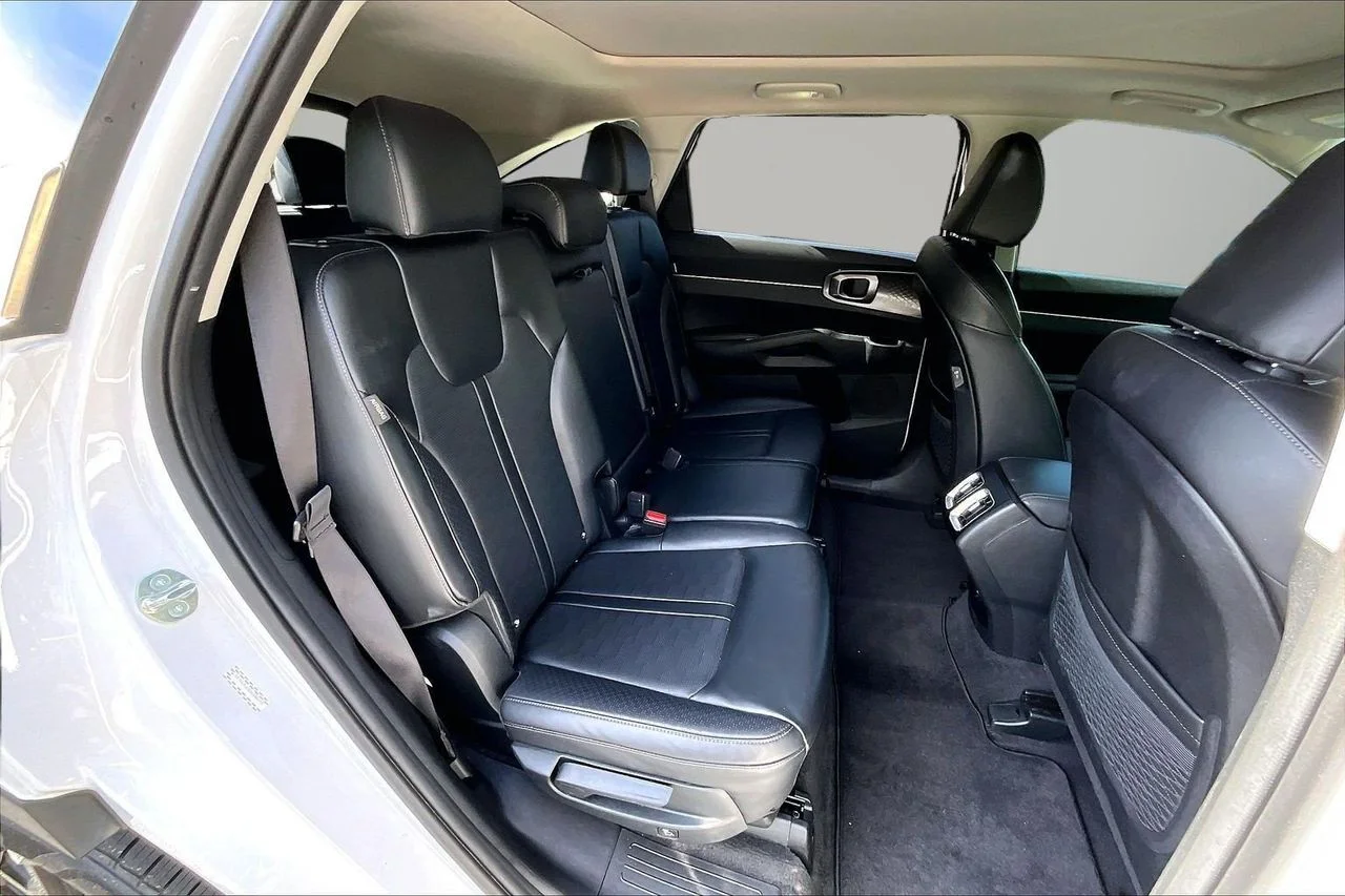 Used 2025 White Kia S image 24