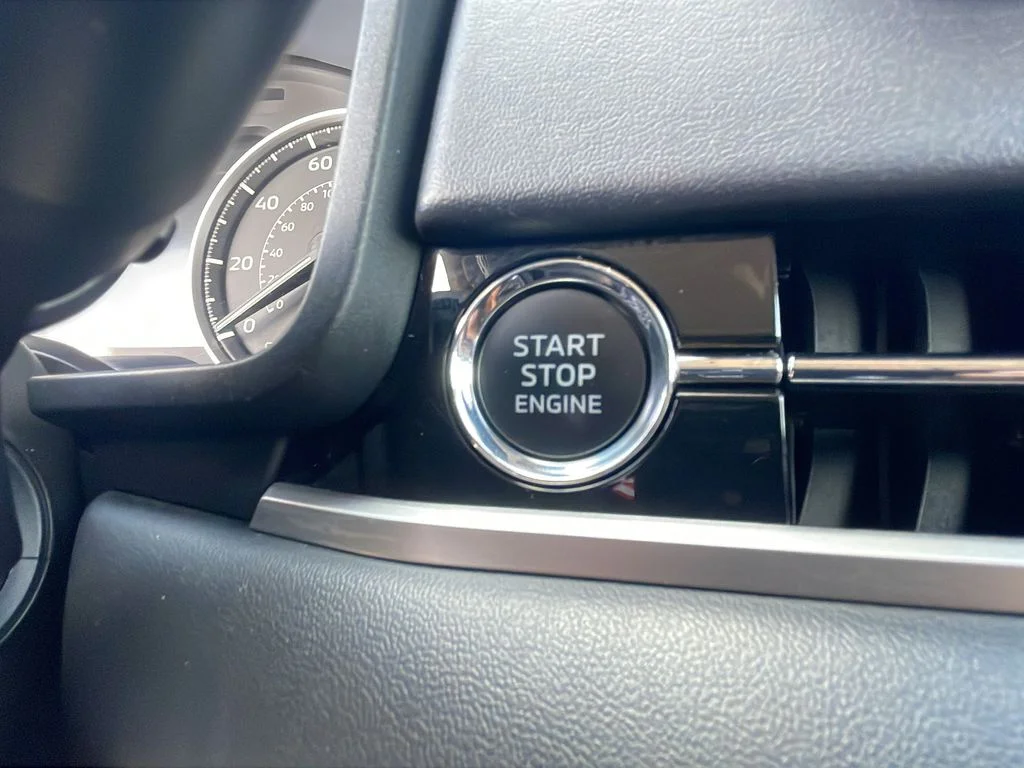 Used 2024 Silver Mitsubishi SE image 28