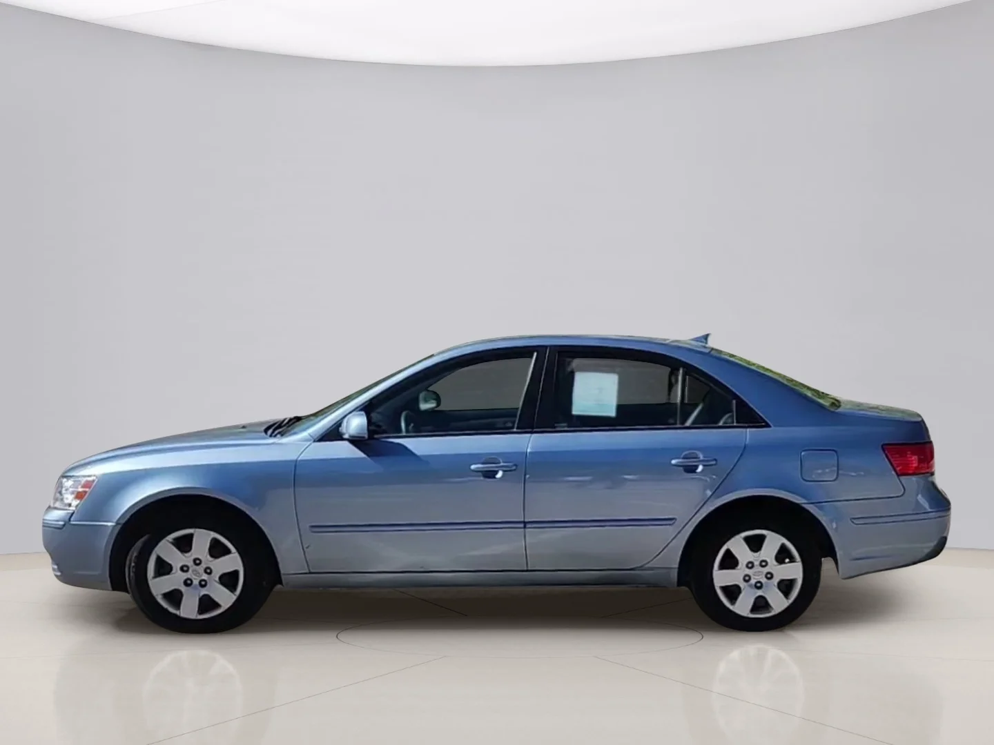 Used 2010 Silver Hyundai GLS image 2