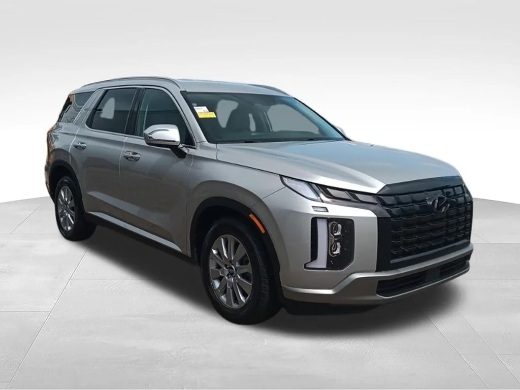 Used 2025 Typhoon Silver Hyundai SEL image 9
