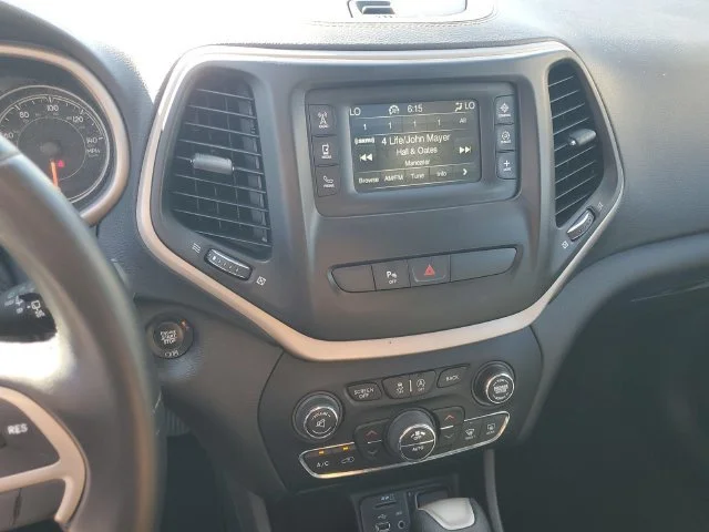 Used 2017 Granite Crystal Jeep Latitude image 21