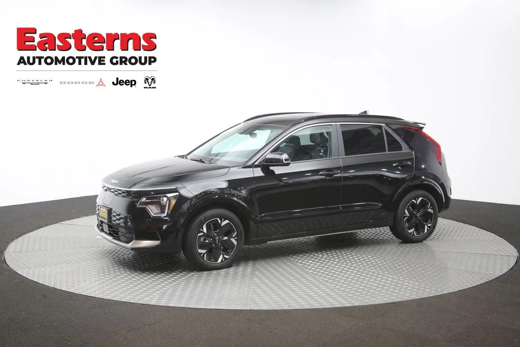 Used 2024 Black Kia Wind image 59
