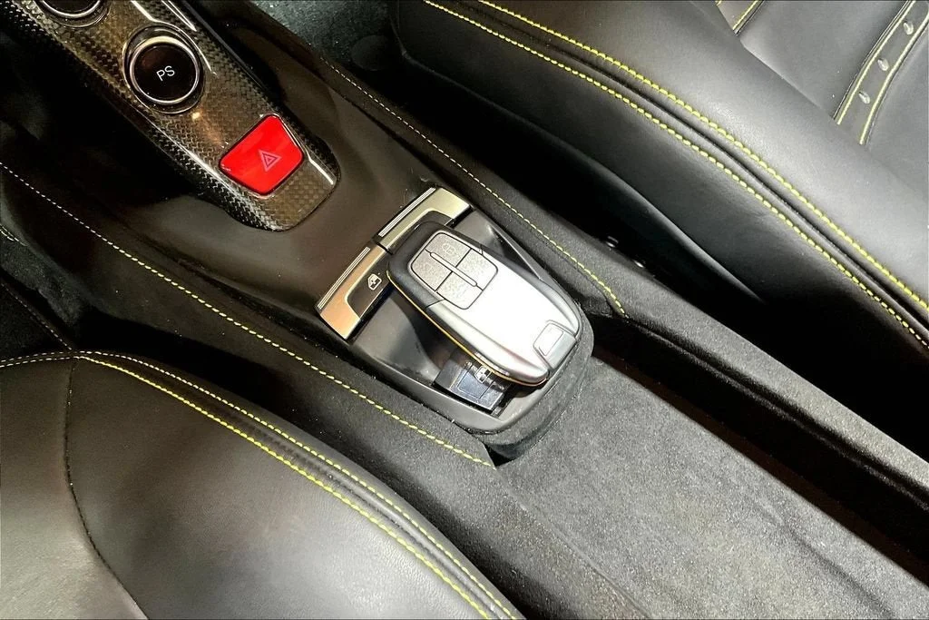 Used 2018 Giallo Modena Ferrari  image 29
