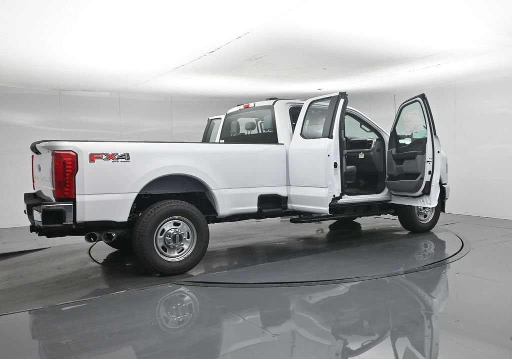 New 2026 Oxford White Ford XL image 5
