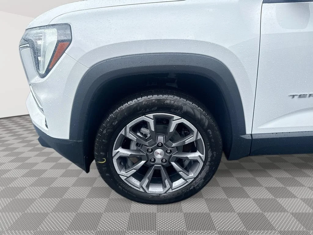 New 2027 Summit White GMC AWD Elevation image 28