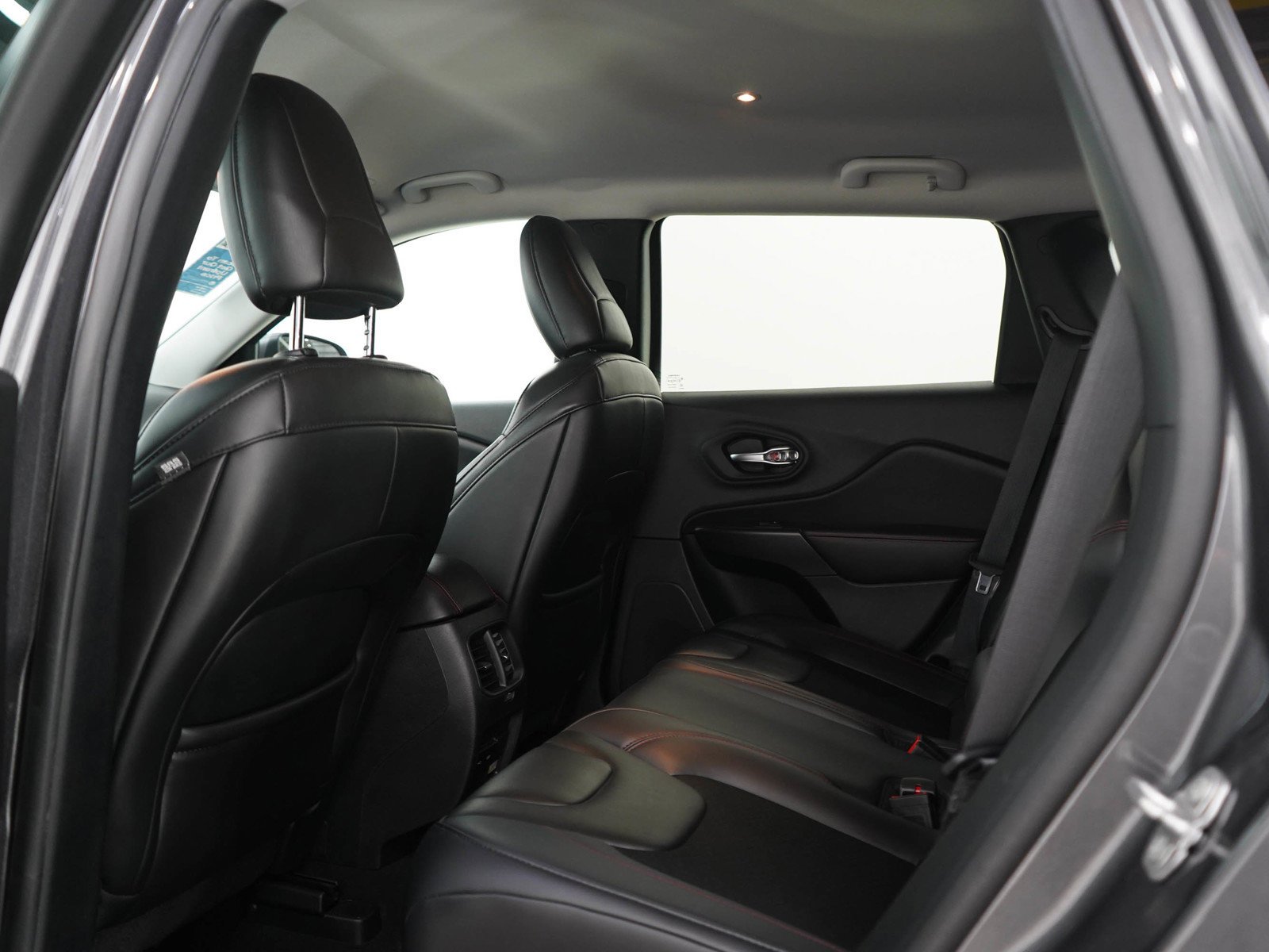 Used 2020 Granite Crystal Metallic Clearcoat Jeep Trailhawk image 17