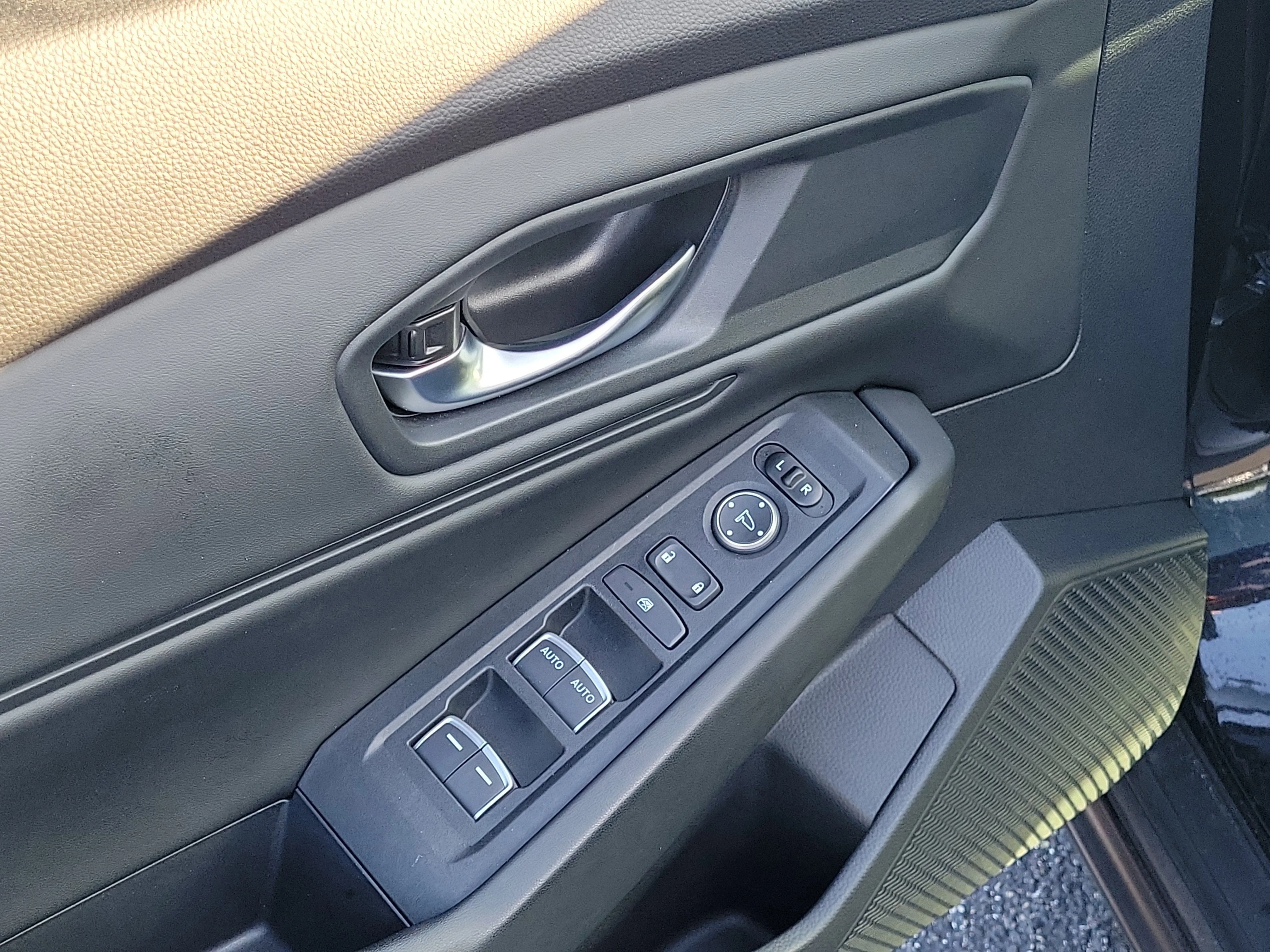 2025 Honda Accord SE - Photo 17