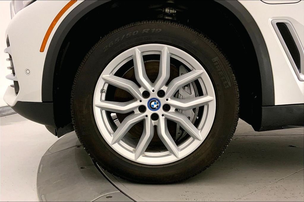 Used 2023 Mineral White Metallic BMW  image 8