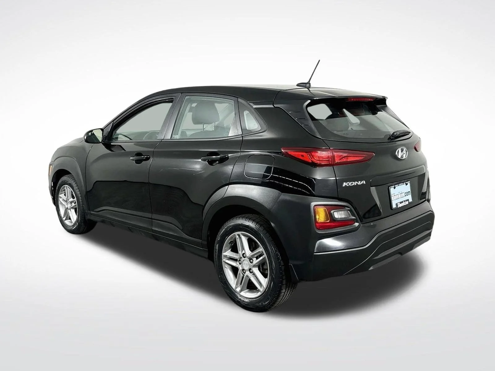 Used 2019 Black Hyundai SE image 6