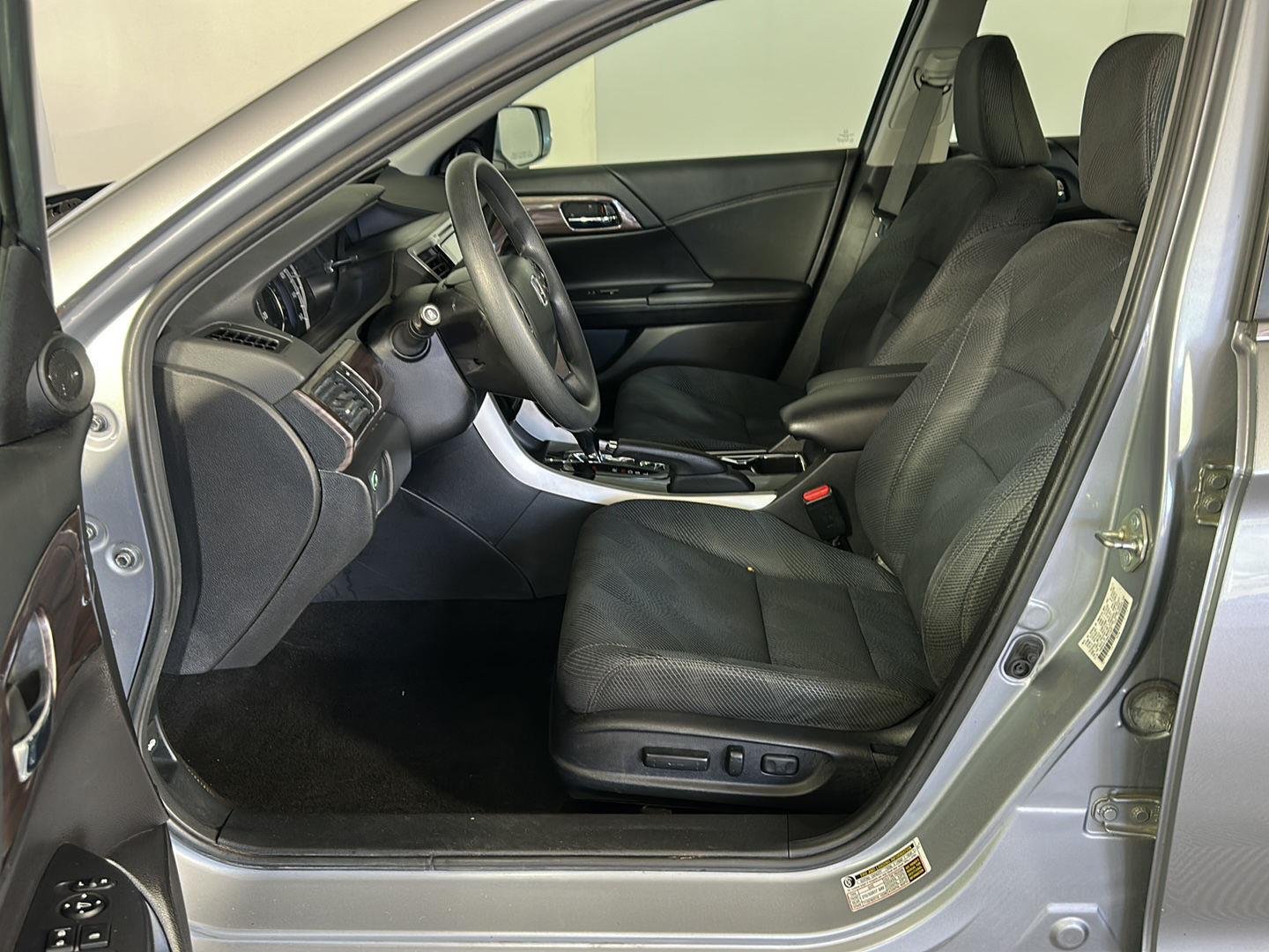 Used 2017 Lunar Silver Metallic Honda EX image 7