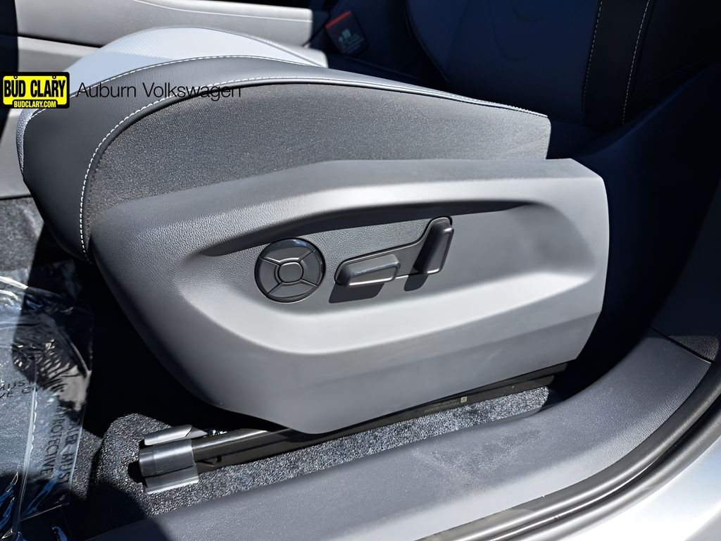 2025 Volkswagen Tiguan SE - Photo 36