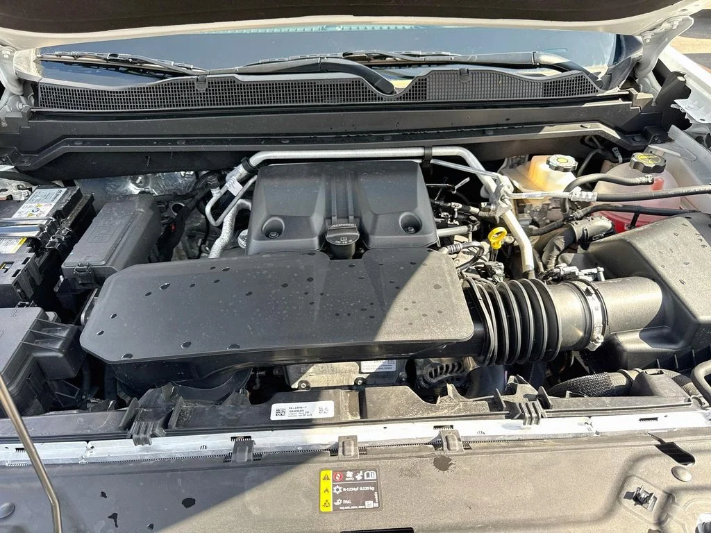 Used 2025 White Chevrolet Work Truck image 36