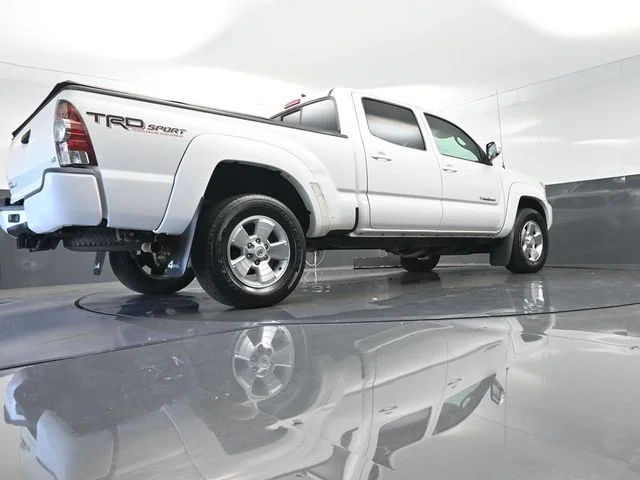 Used 2015 White Toyota Base image 47