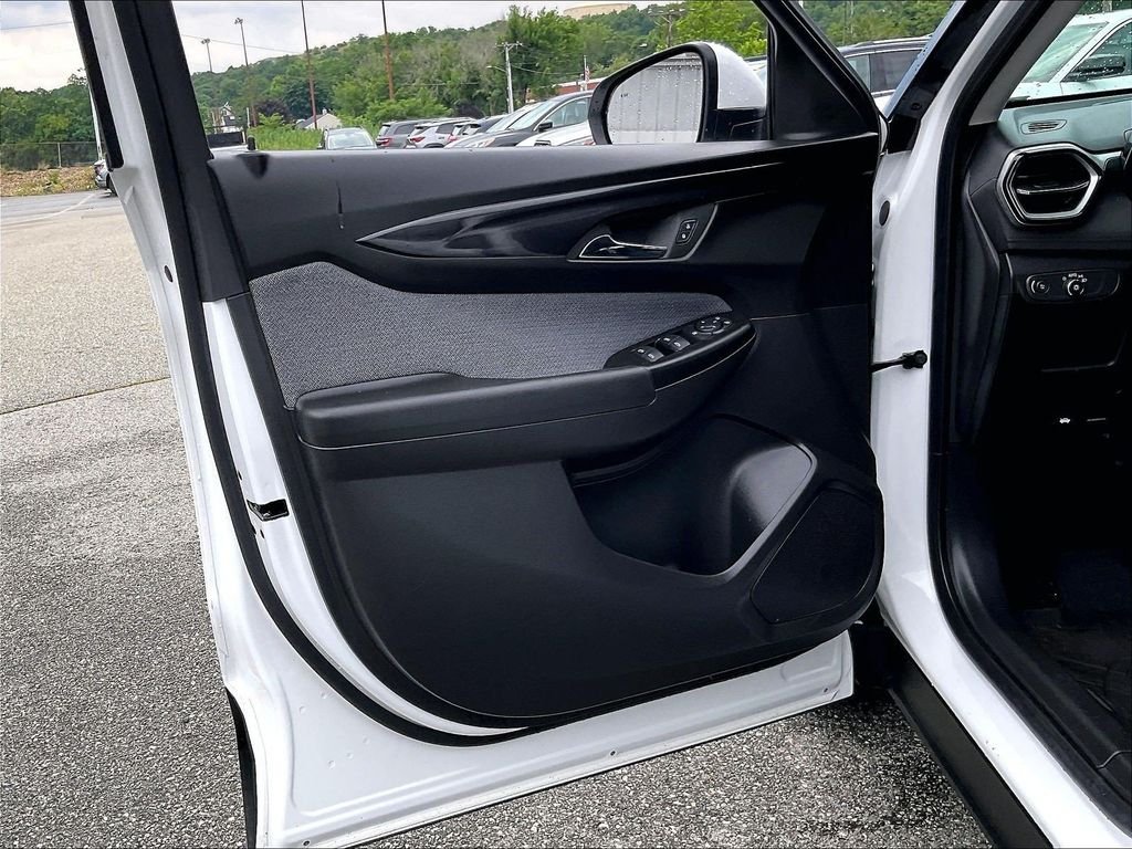 Used 2024 White Chevrolet LT image 9