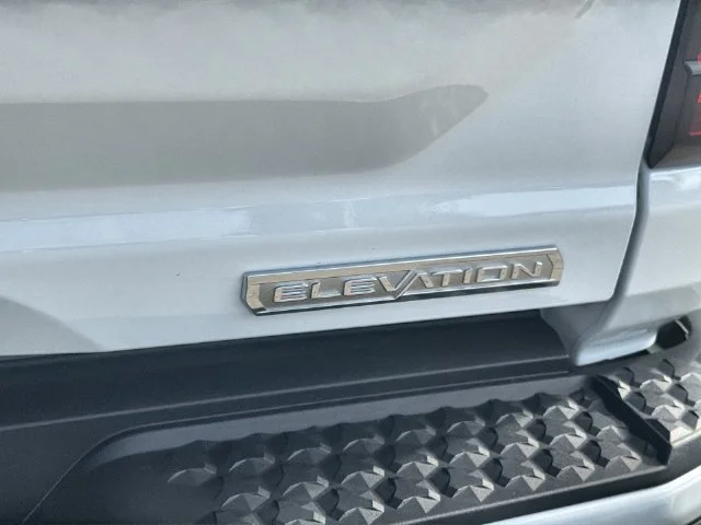 Used 2025 Summit White GMC Elevation image 31
