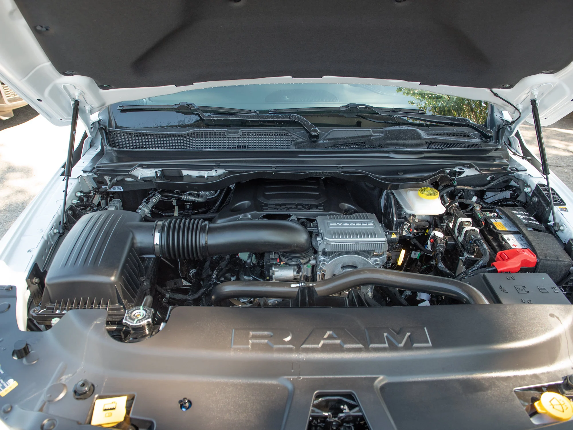 New 2026 White RAM Sport* Crew Cab 4x4, HEMI V8, Panoramic Sunroof, Heated Seats/Wheel image 10