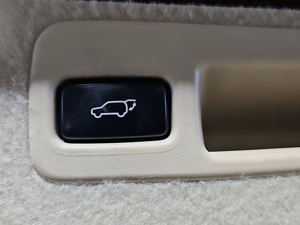 Used 2015 Red Lexus 350 image 16