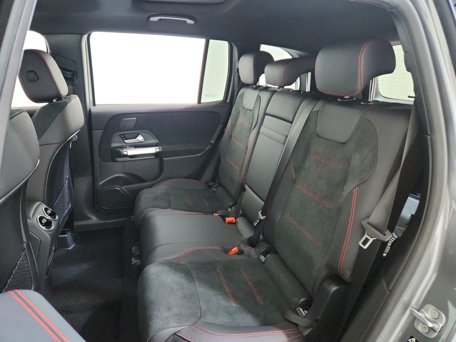 Used 2026 Mountain Grey Metallic Mercedes-Benz GLB 250 image 14