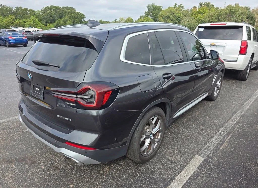 Used 2023 Gray BMW sDrive30i image 4