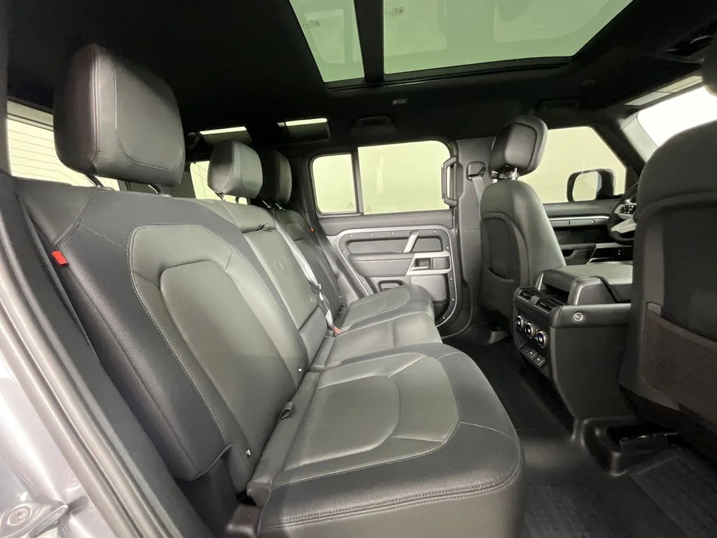 Used 2024 Gray Land Rover X-Dynamic SE image 23