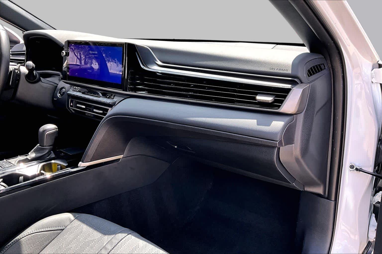 Used 2025 Wind Chill Pearl Toyota XSE image 19
