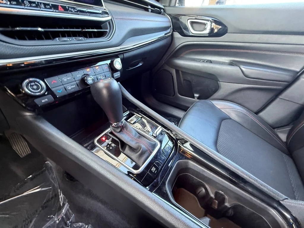 Used 2025 Silver Jeep Trailhawk image 22