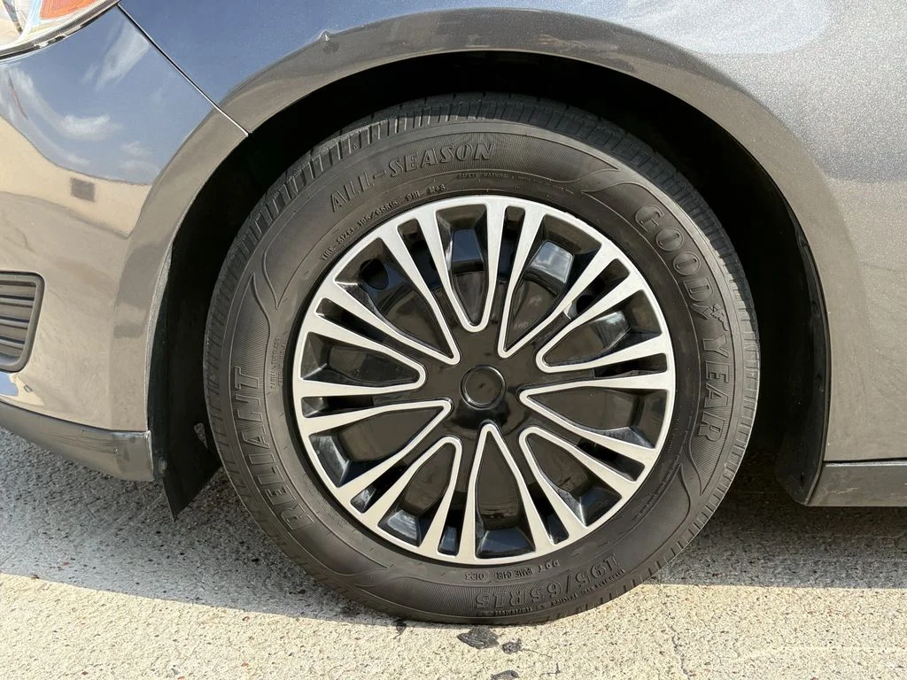 Used 2018 Magnetic Ford S image 9
