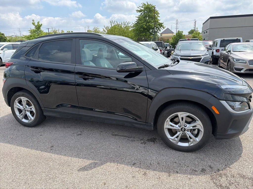 Used 2023 Black Hyundai SEL image 10