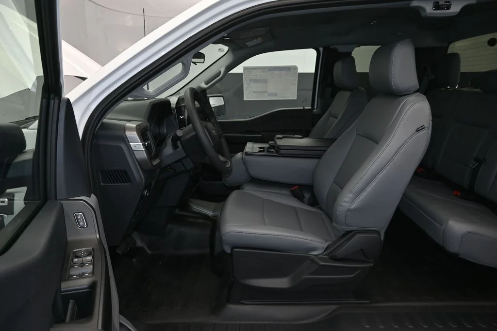 New 2026 Oxford White Ford XL image 16