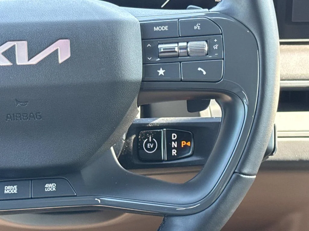 Used 2024 White Kia GT-Line image 14