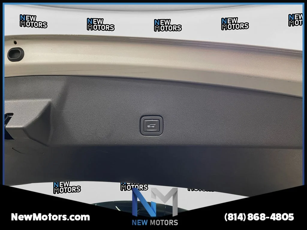 Used 2020 Radiant Silver Metallic Cadillac Premium Luxury image 17
