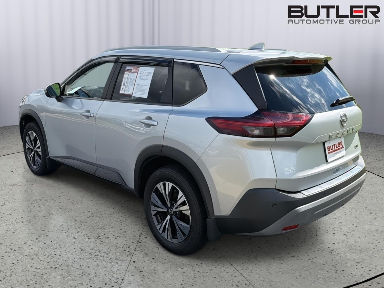 Used 2022 Brilliant Silver Metallic Nissan SV image 4