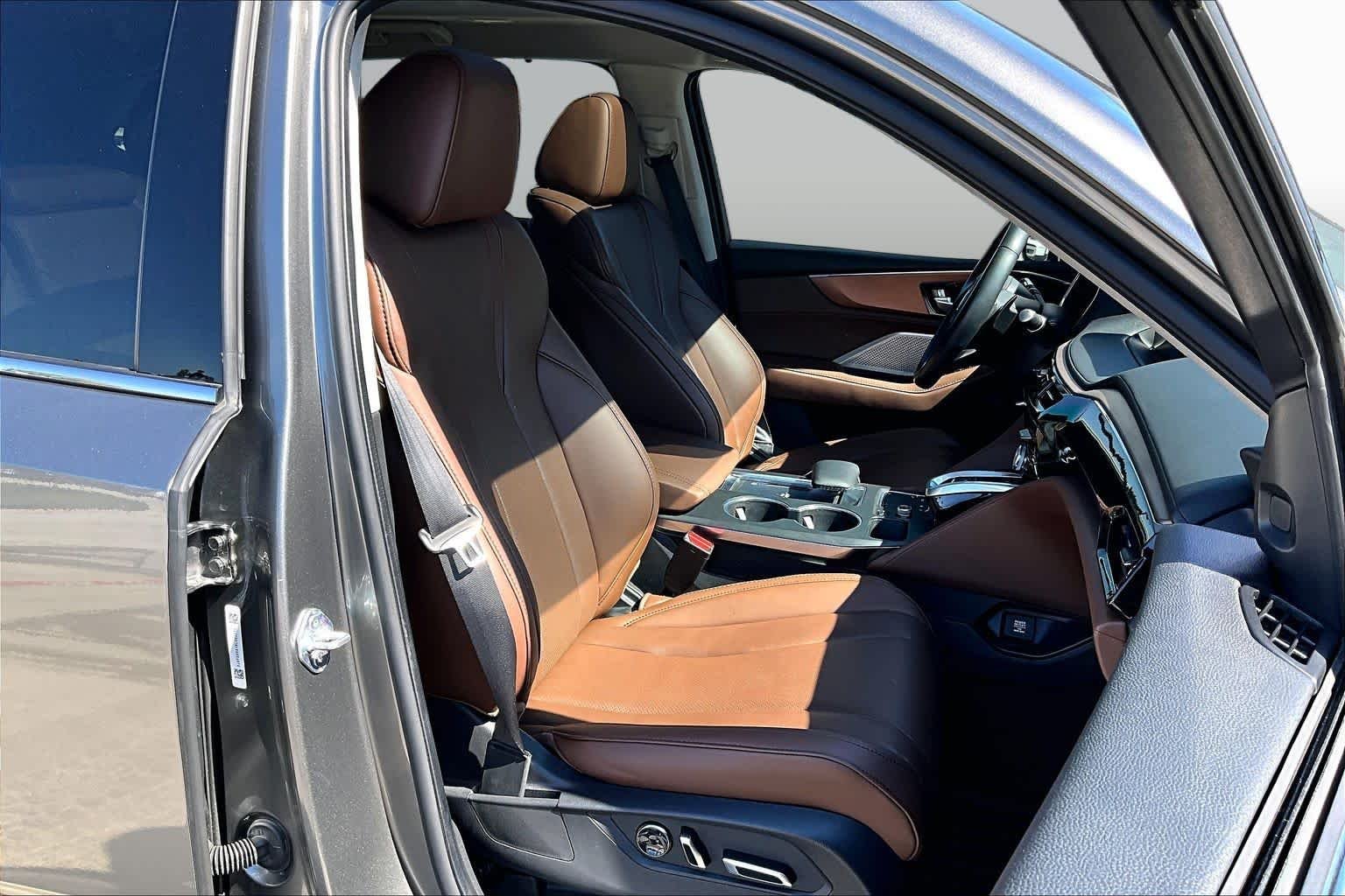 Used 2024 Liquid Carbon Metallic Acura w/Technology Package image 9