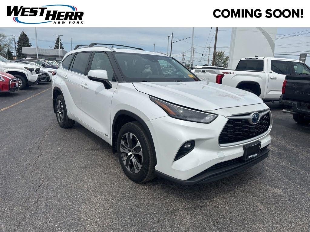Used 2023 Pearl Toyota XLE image 1