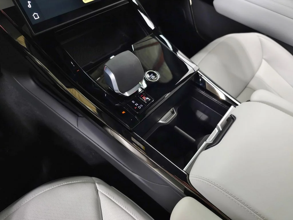 Certified Used 2026 Black Land Rover SE image 36