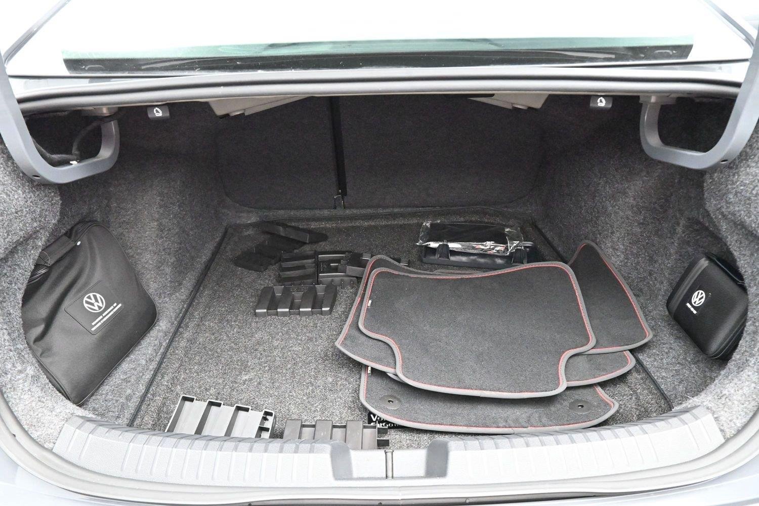 Used 2024 Pure Gray Volkswagen Autobahn image 9