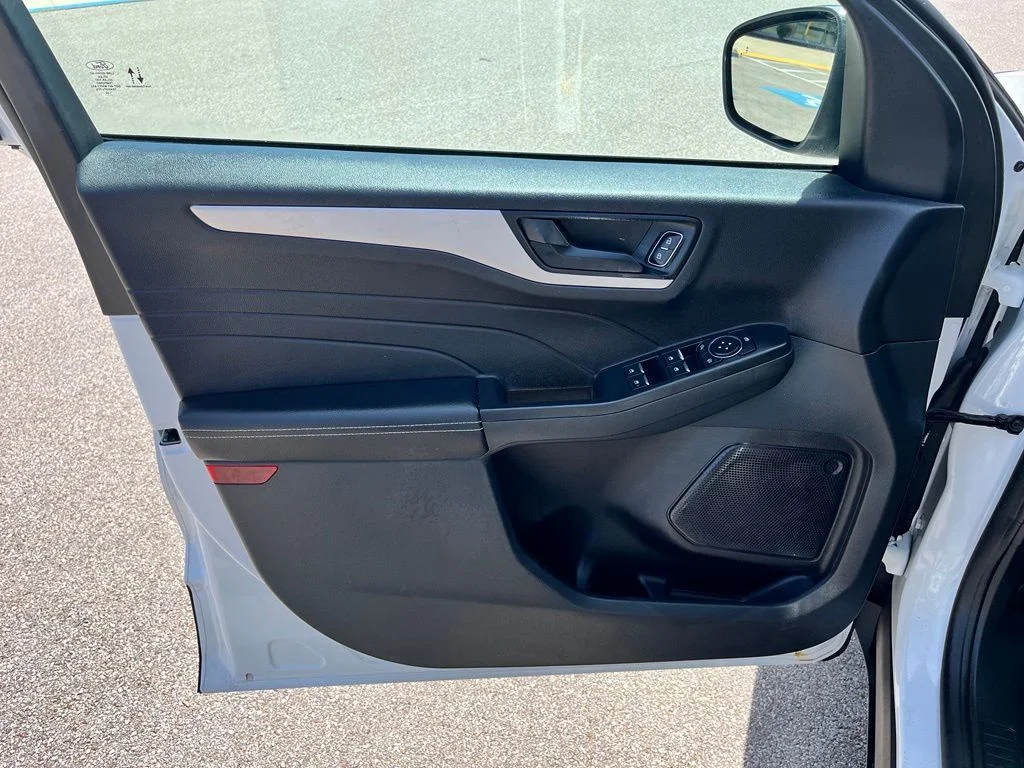 Used 2022 White Ford SE image 10