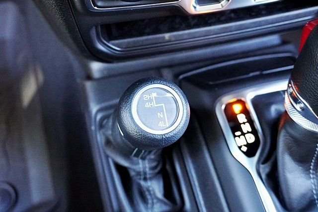 New 2026 Granite Crystal Metallic Clear-Coat Exterior Paint Jeep Sport S image 36