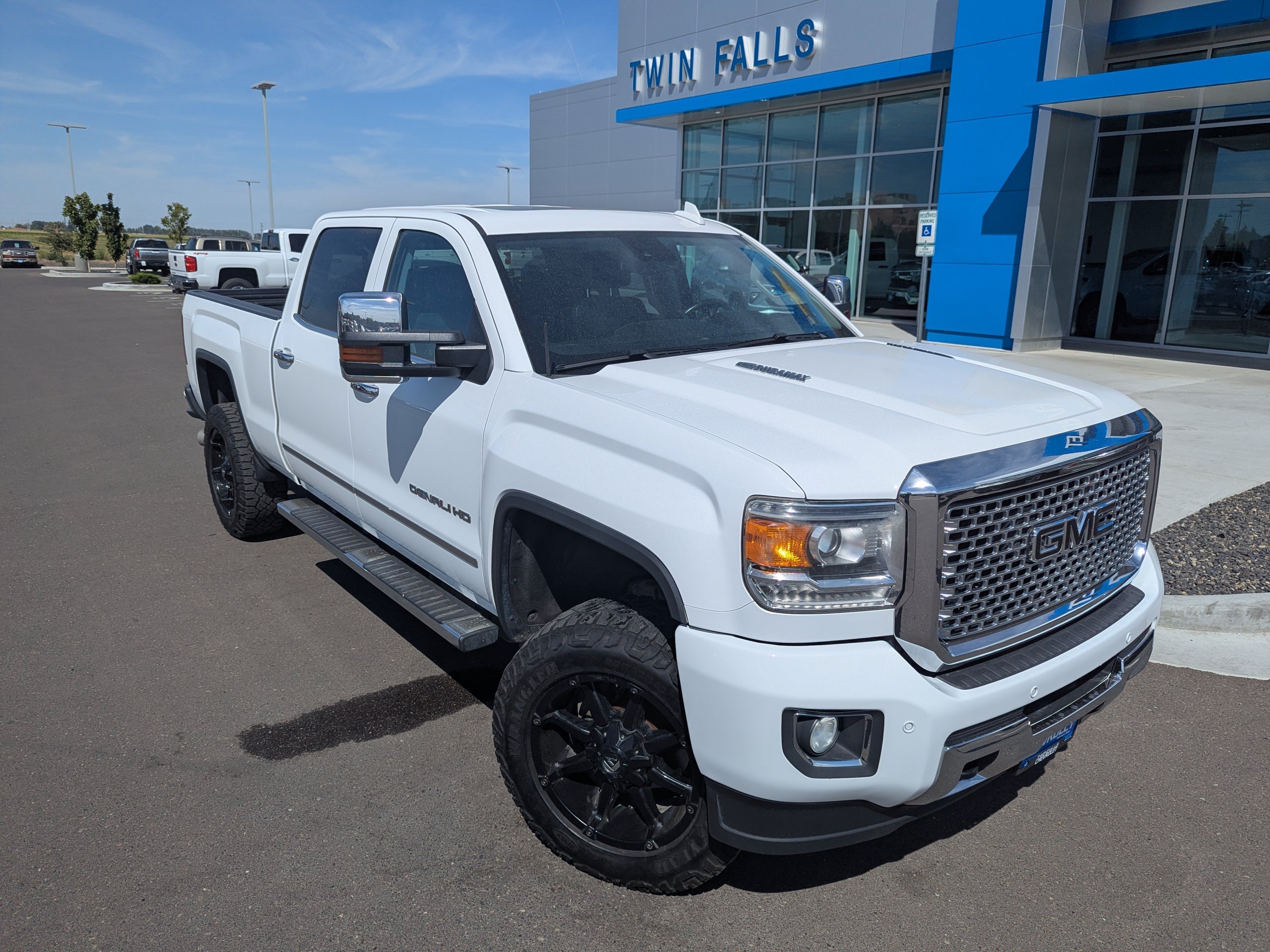 Used 2015 SUMMIT WHITE GMC Denali image 4