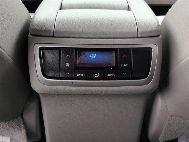 Certified Used 2019 ALUMINA JADE METAL Toyota  image 7