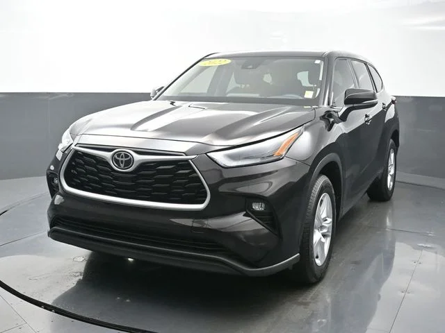 2022 Toyota Highlander LE 4x2 V6's photo