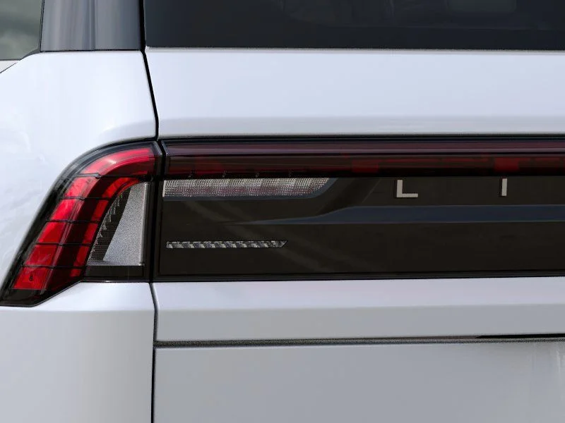 New 2027 Pristine White Metallic Tri-Coat Lincoln Premiere image 22