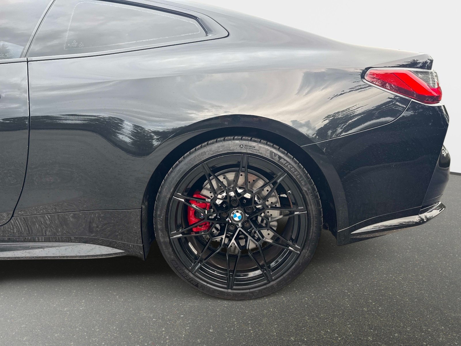 Used 2021 Black Sapphire Metallic BMW Competition image 9