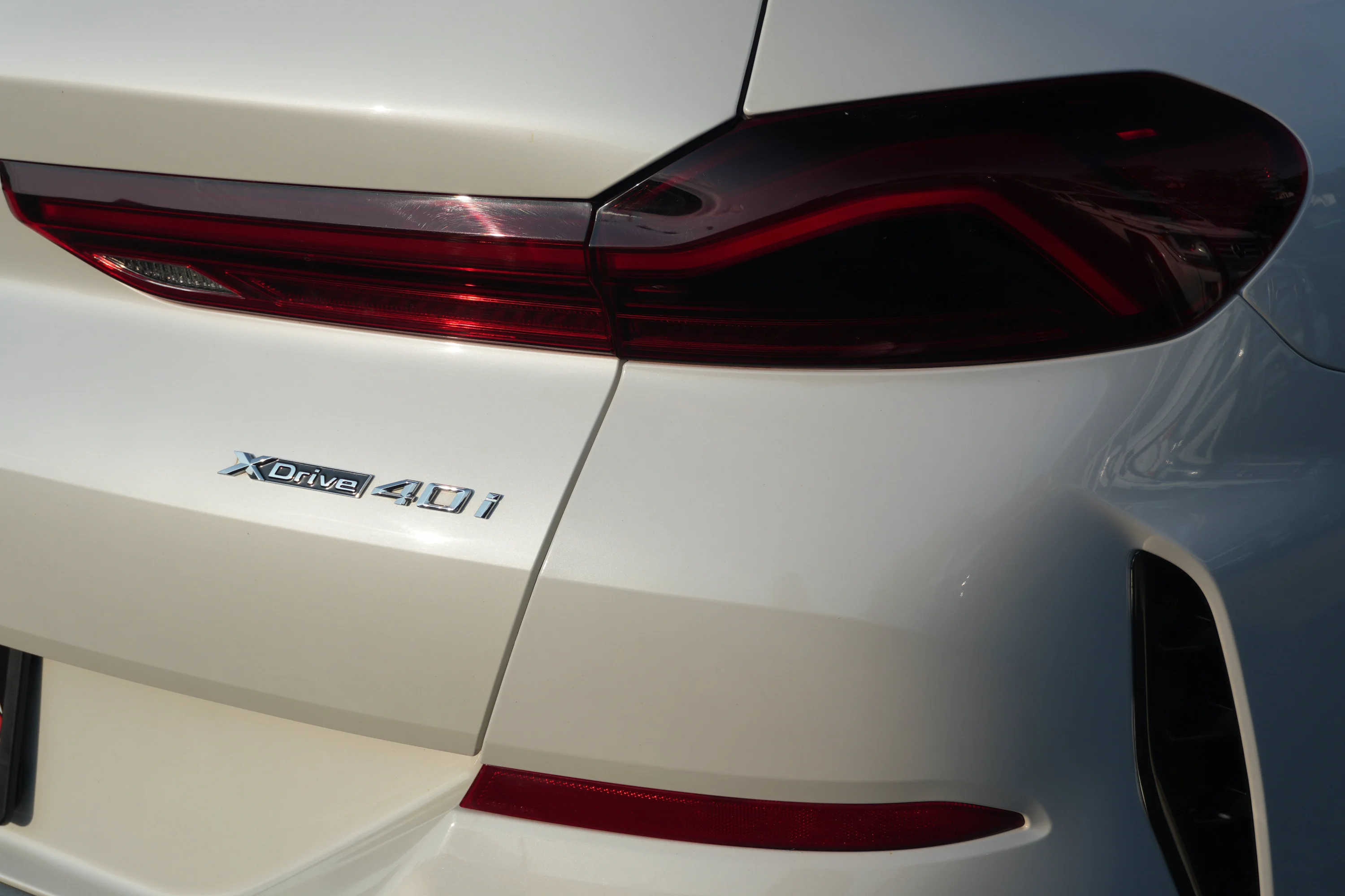 Used 2022 Mineral White Metallic BMW xDrive40i image 47