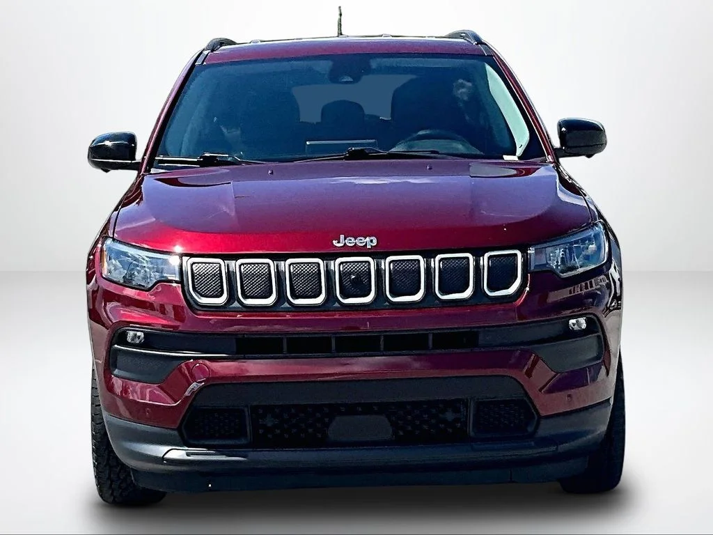 Used 2022 Red Jeep Latitude Lux image 4